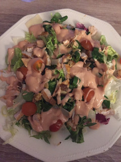 Una foto de Ensalada de pavo y parmesano