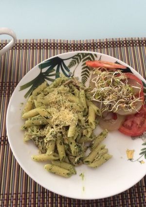 Una foto de Pasta en salsa de cilantro