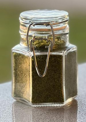 Una foto de Sal de Albahaca