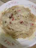 Pasta con vegetales en salsa bechamel