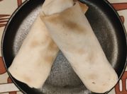 Una foto de burritos con jamón y queso