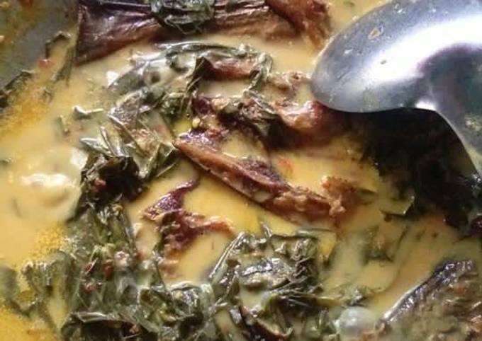 Gulai ikan salai pucuk ubi