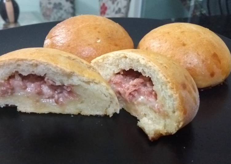 Pão de Batata Recheado com Calabresa