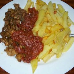 A picture of Chips served with fried Beef.