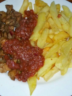 A picture of Chips served with fried Beef.