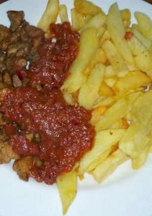 A picture of Chips served with fried Beef.