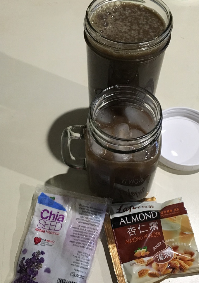 Una foto de Batido Saludable de Chía-Espinaca-Arándanos = blueberry. (Smoothie)