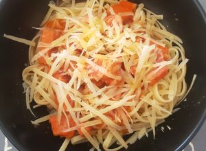 Una foto de Linguine con chuleta ahumada