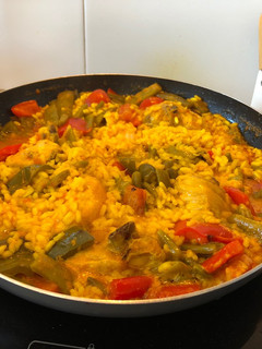 Una foto de Paella de pollo/conejo para dos