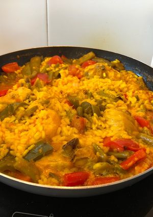 Una foto de Paella de pollo/conejo para dos