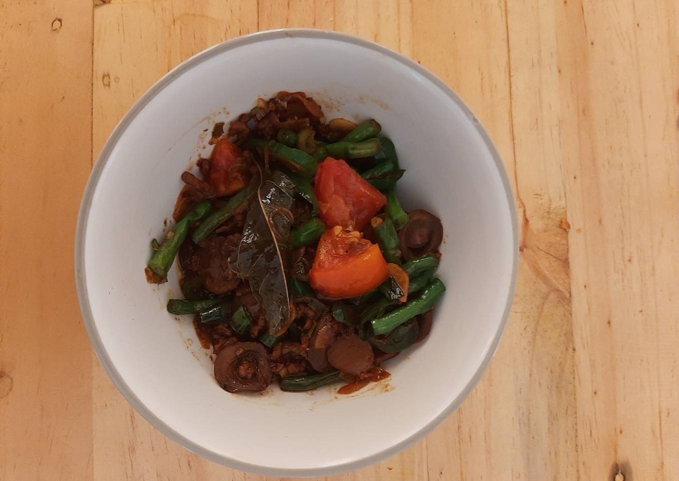 Cara Gampang Membuat Tumis Kacang Panjang, Jamur dan Daging Cincang,
Menggugah Selera