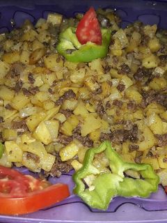 صورة لوصفة مفركة بطاطا ولحمة🍟🍖