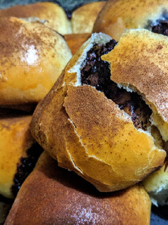 Una foto de PAN De Leche, de Nutella y Uvas Pasas🍇...!