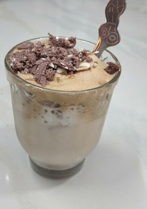 હોટ ડાલગોના (Hot Dalgona Recipe In Gujarati) રેસીપી મુખ્ય ફોટો