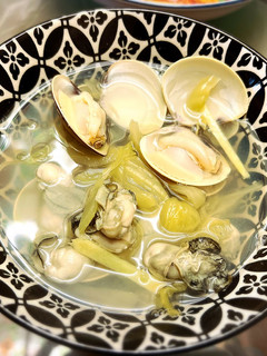 酸菜蛤蜊蚵仔湯 的食譜成品照片