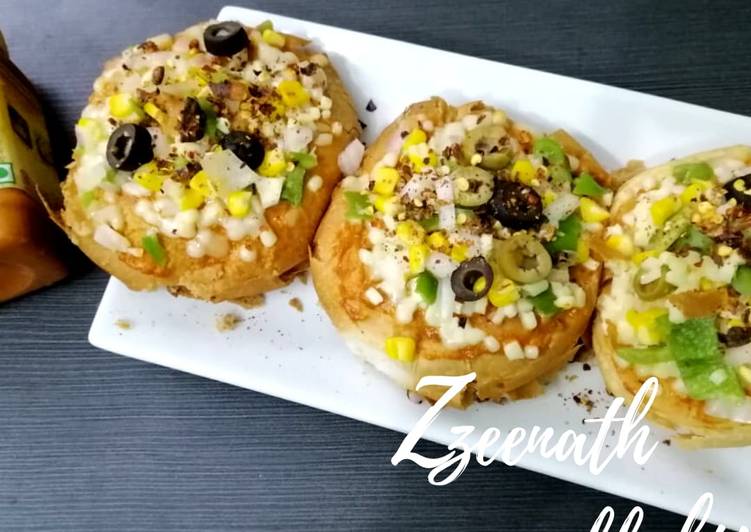 Recipe of Quick Pan Bun Veg Pizzas