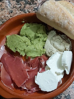 Una foto de Combinación de jamón ibérico y compañía