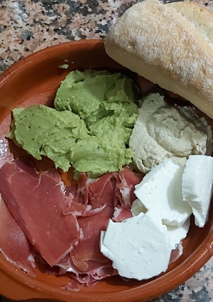 Una foto de Combinación de jamón ibérico y compañía