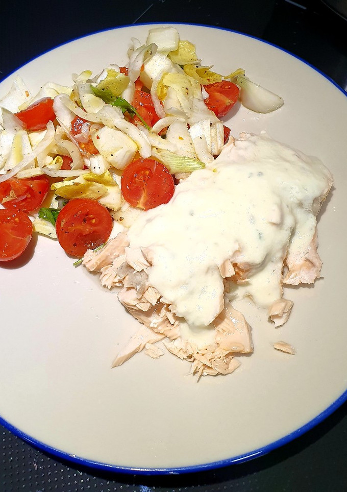 Una foto de Salmón en vaporera de bambú con salsa light de queso azul