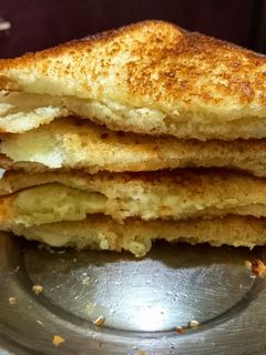 काली मिर्च चीज़ स्प्रेड सैंडविच (Kali Mirch cheese spread sandwich recipe in hindi) रेसिपी मुख्य फोटो