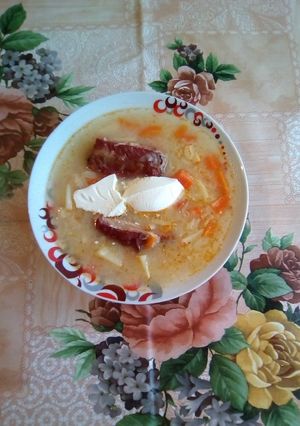 O poză a rețetei Cioarbă de varză crudă cu costiță.