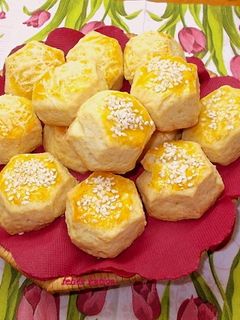 Omlós, puha sajtos pogácsa recept fotója