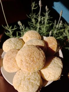 Una foto de 🧉Masitas dulces tipo scons