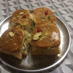 A picture of Dabeli.