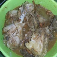 Chicken peppersoup and yam A picture of Chicken peppersoup and yam.