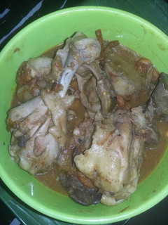 A picture of Chicken peppersoup and yam.