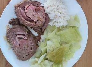 Foto de Rolo de carne recheado com fiambre e queijo