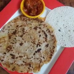 A picture of Aloo paratha.