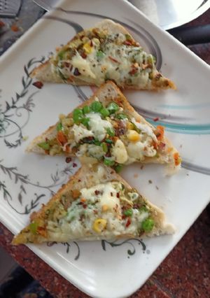 A picture of Spinach cheese toasty.