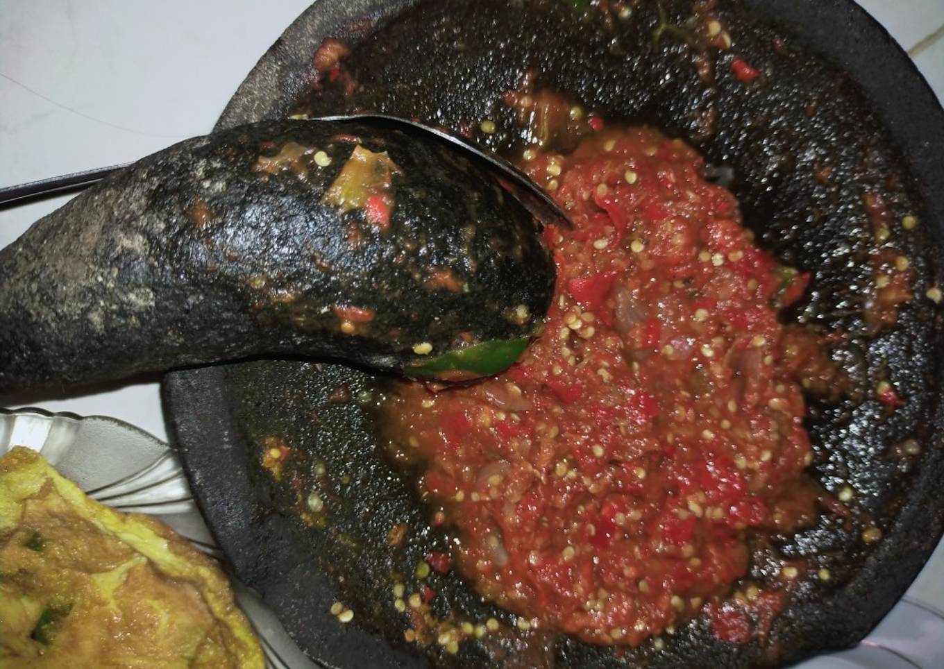 Sambal dadak terasi(cocok untuk teman sayur asem)