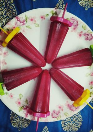 A picture of Beetroot icecream with lemon twist.
