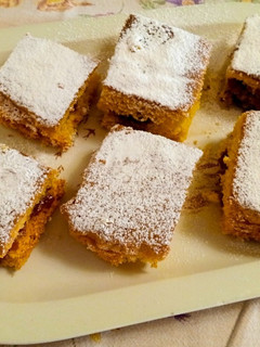 Foto di Tortine di pan di spagna con marmellata