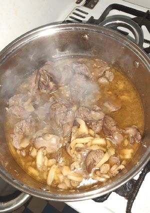 Hagymás-gombás májpörkölt, főtt burgonyával recept fotója