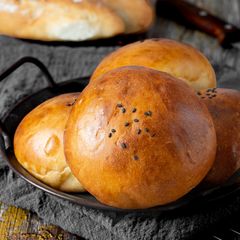A picture of Light Brioche Burger Buns - Vỏ Burger Brioche Lạt.