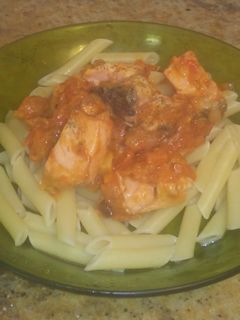 Una foto de Macarrones con salmón