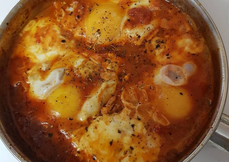 Steps to Prepare Any-night-of-the-week My Lovely One Pan,Tasty Bacon, Eggs &amp; Tomato Baked Breakfast.😁