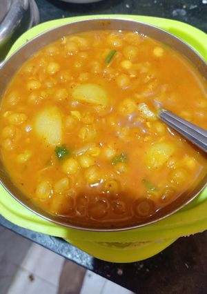 घुगुनी (ghugni recipe in Hindi) रेसिपी मुख्य फोटो