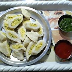A picture of Rice pitha with chana dal stuffing.