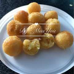 A picture of 07. Sus Goreng (Choux Pastry) saus kopi moka.