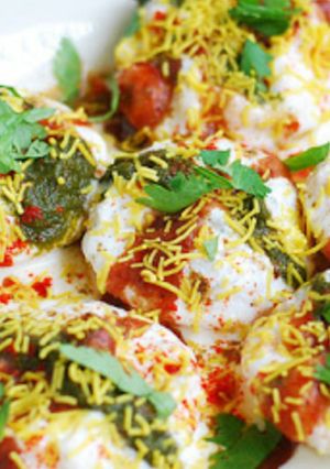 A picture of Dahi puri.