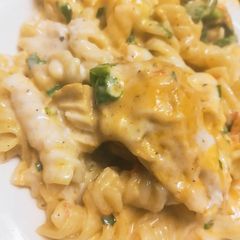 Cheesy chicken pasta bake A picture of Cheesy chicken pasta bake.