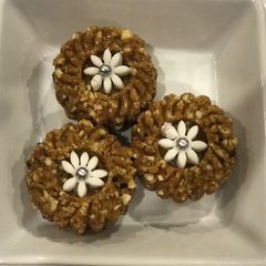 A picture of Caramel rounds.