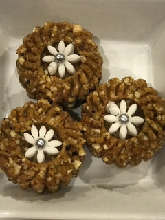 A picture of Caramel rounds.