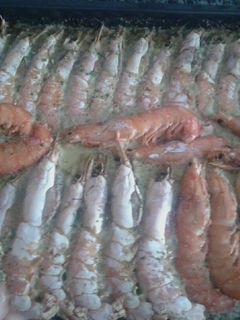 Una foto de Langostinos al horno con champán
