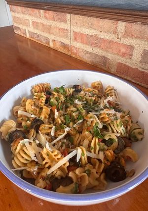 A picture of Pasta Puttanesca.