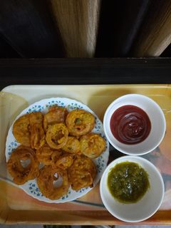 प्याज के पकौड़े (Pyaz ke pakode recipe in Hindi) रेसिपी मुख्य फोटो